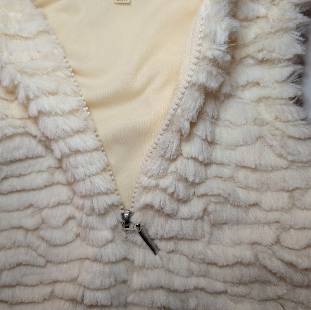 NWOT Self Esteem Girls Cozy Cream Faux Fur Vest Size 4T - Picture 8 of 9